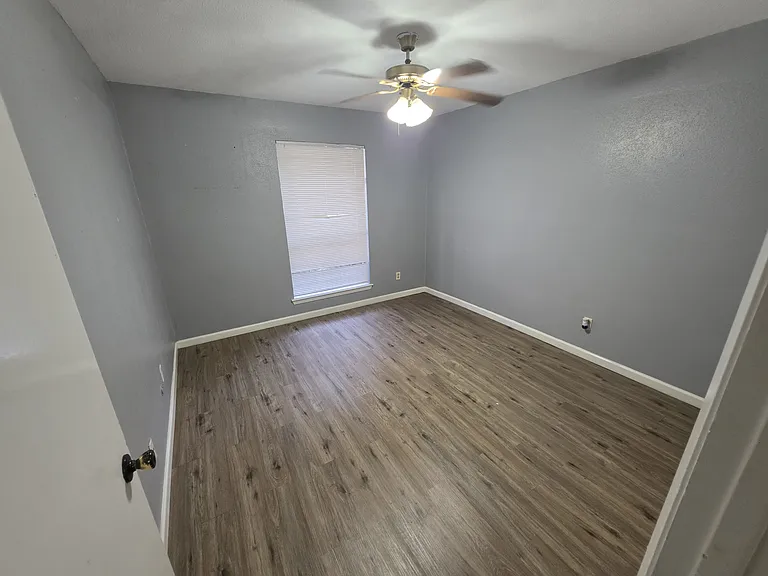 10003 Leamington Dr — Photo 9