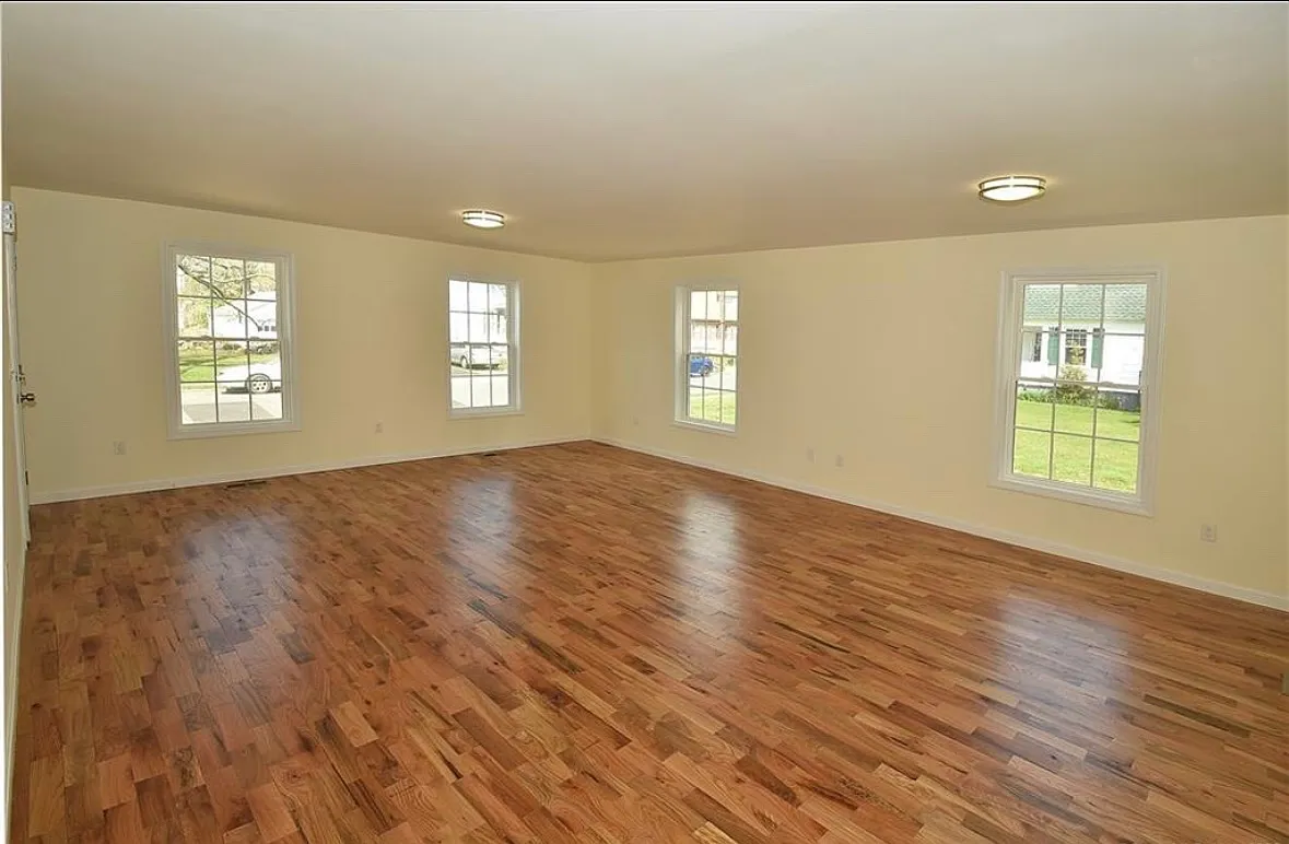 3 bed, 1600 sqft, $2,400 — Photo 4