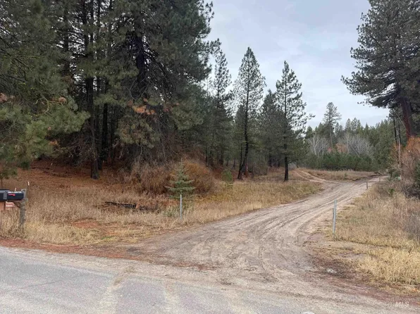 111 Cabarton Rd, Cascade, ID 83611