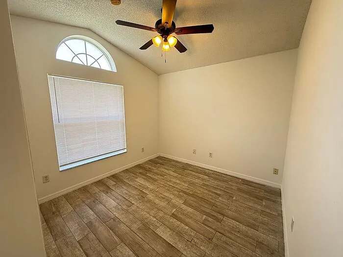 1221 Singleton Cir — Photo 9