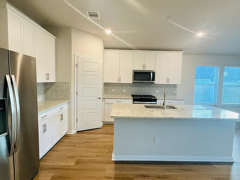 17604 Pepperwood Cv — Photo 5