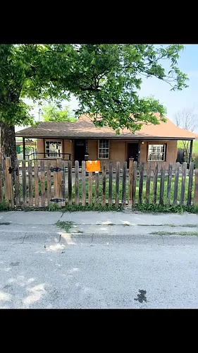 1204 W Garza St Photo 1