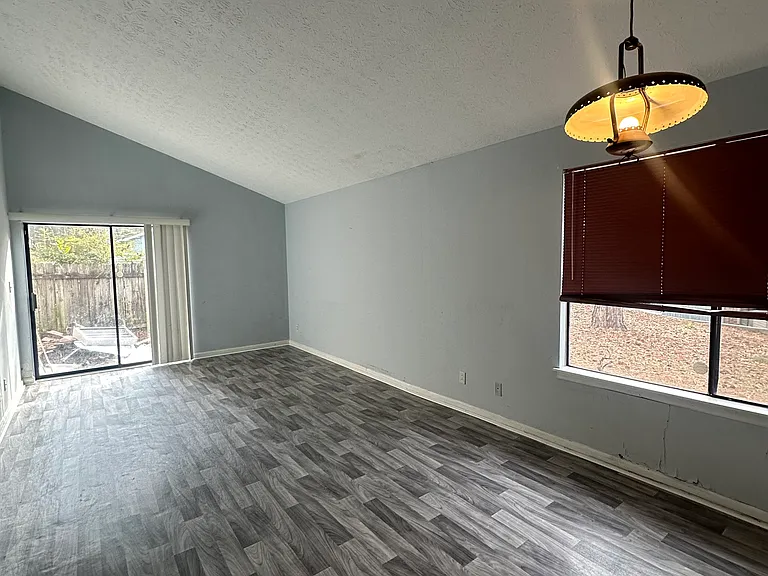 8589 Parkside Dr — Photo 4
