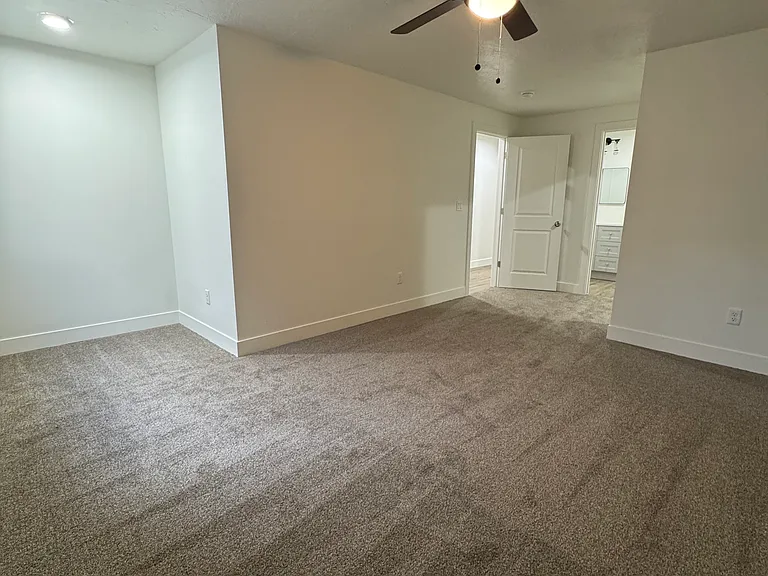 240 W Center St #BASEMENT — Photo 23