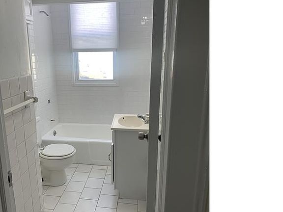 5th image of 45 Franklin Ave APT 2