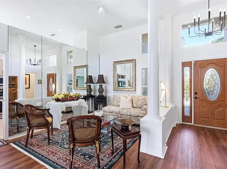 8009 Hampton Ct — Photo 6