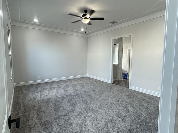 4th image of 221 Emerald Clay Pl