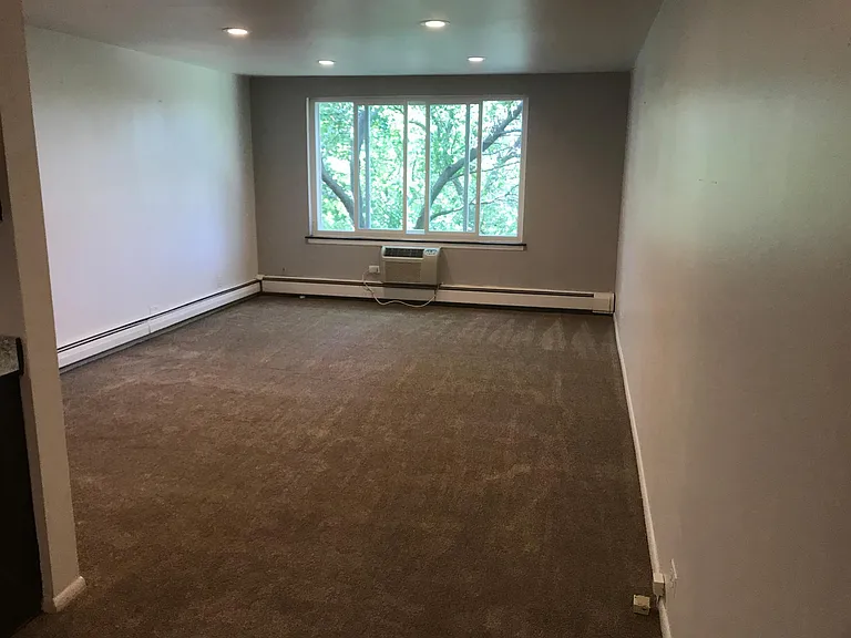 1475 Rebecca Dr — Photo 3