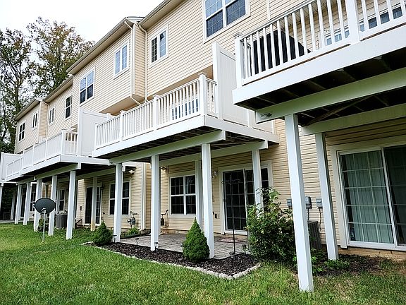 3rd image of 2941 Sedgemore Pl