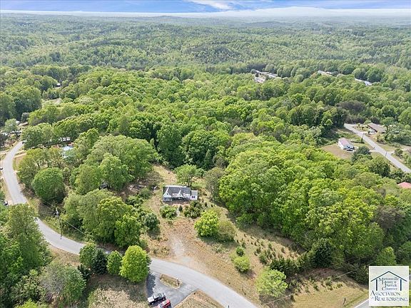 3rd image of 30 Cardwell Ln
