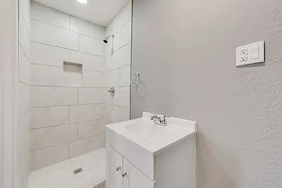 930 W Freeman St — Photo 9