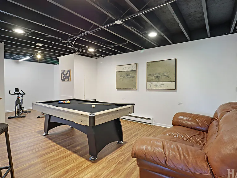 889 Belle Plaine Ave — Photo 12