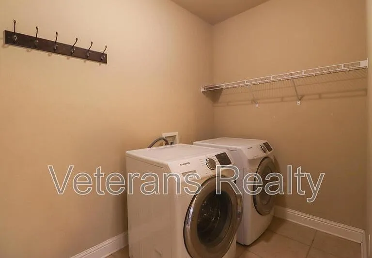 954 Old Towne St — Photo 13