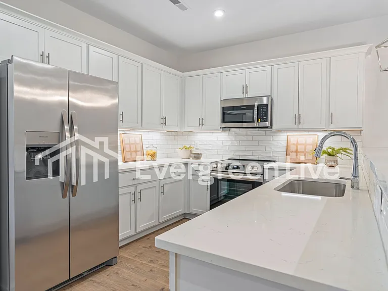 131 Leggo Ave — Photo 7
