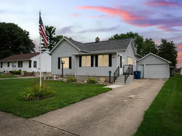 822 S Locust St, Pontiac, IL 61764
