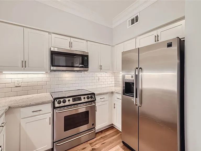 3777 Peachtree Rd #611 — Photo 7