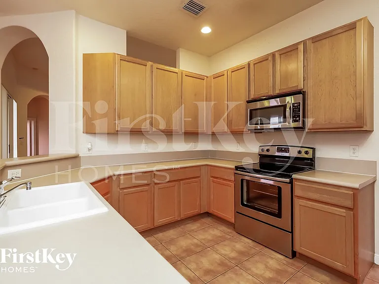 12748 SW 21st St — Photo 7