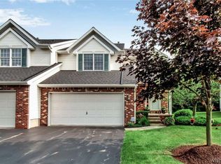 71 Berwick Ln, East Amherst, NY 14051