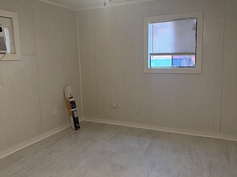 423 Harding St — Photo 3