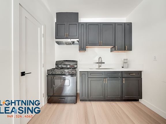 5th image of 765 N Van Ness Ave #9D