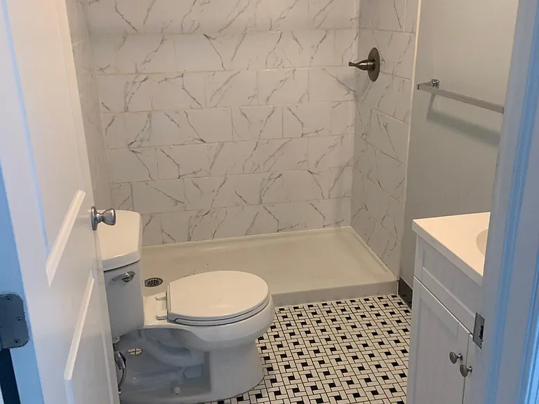 526 N 31st St #3 — Photo 5