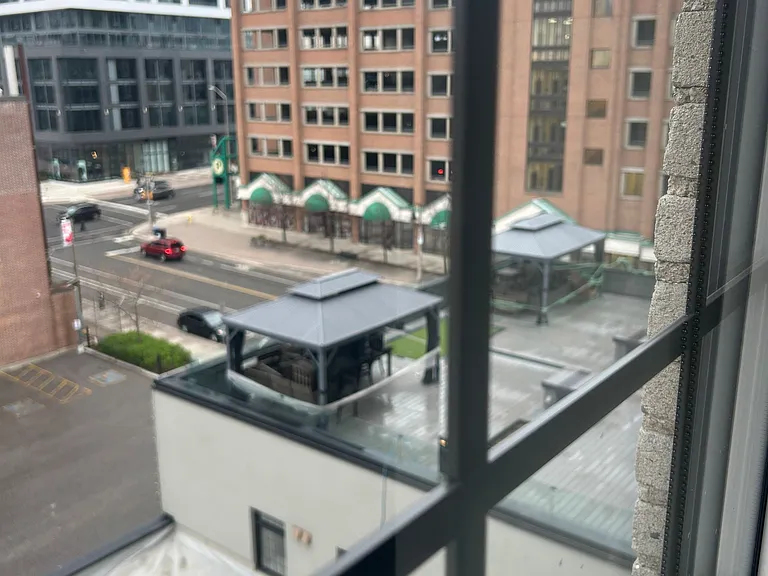 70 King St E #413 — Photo 8