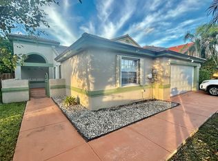 15951 SW 73rd St, Miami, FL 33193