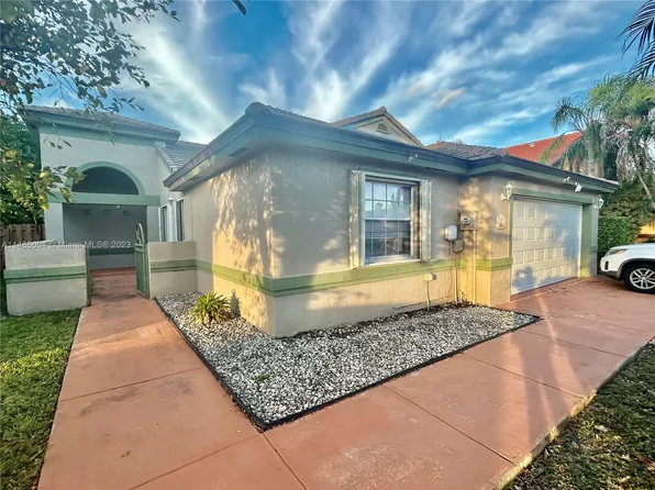 15951 SW 73rd St, Miami, FL 33193