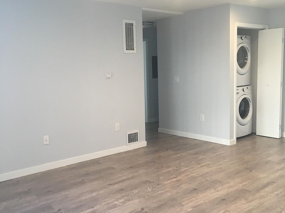1st image of 655 Westminster Ave APT 4