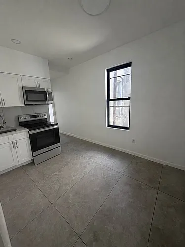 1691 Linden St #2 Photo 1