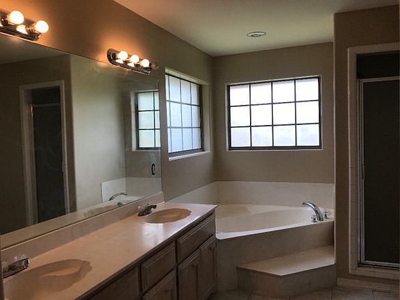 5th image of 2402 Melroy Dr