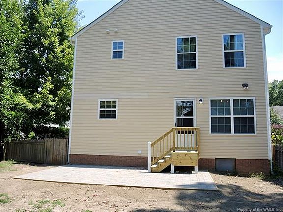 2nd image of 105 Pearl St