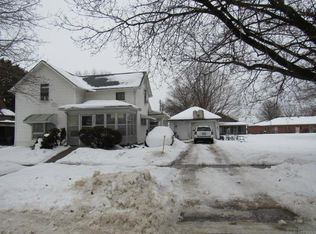 748 N Sycamore St, Monticello, IA 52310