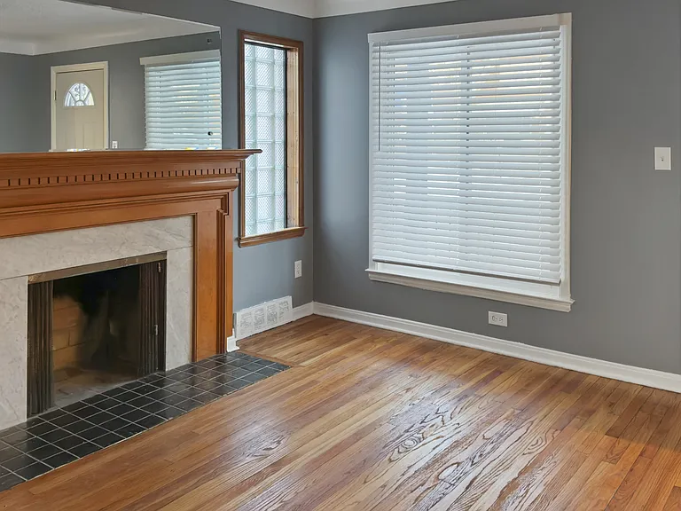 3625 Chatsworth St — Photo 6