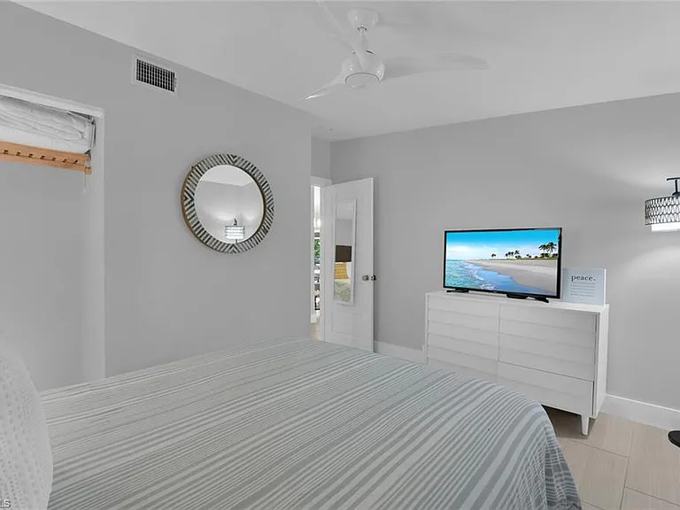2048 Harbor Ln — Photo 19