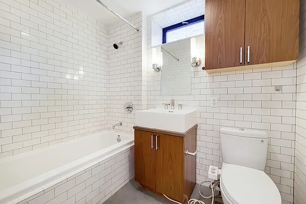 Bathroom, photo 1
