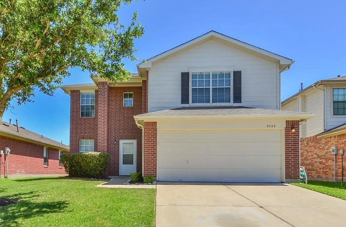 3 bed, 2.5 bath, 1760 sqft, $2,300 — Photo 1