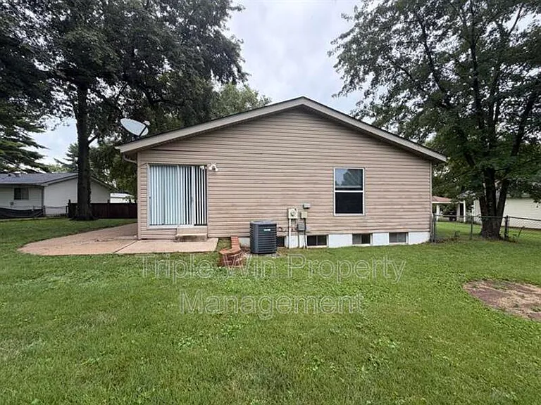 2450 Jenkee Dr — Photo 33