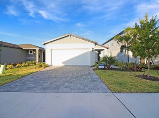555 Sun Chaser Dr, Nokomis, FL 34275