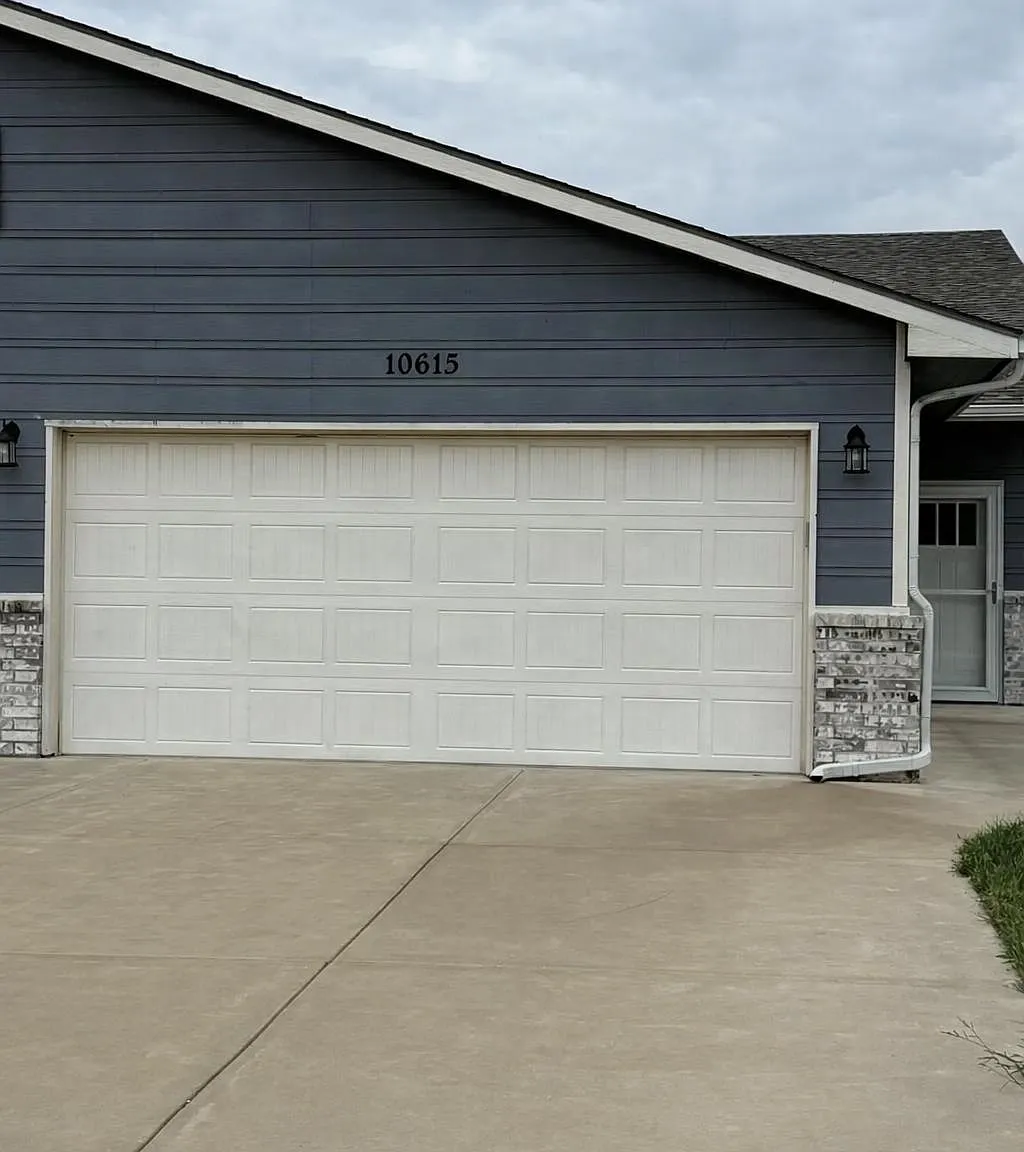(Cedar Creek) 10613-10615 Conifer — Photo 1
