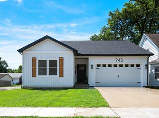 945 S 26th St, South Bend, IN 46615