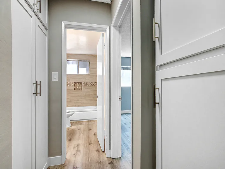 5112 Laurel Cyn Apartments — Photo 14