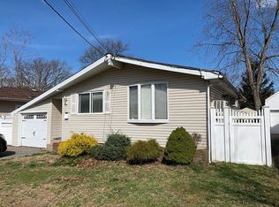 241 W 2nd St, Deer Park, NY 11729