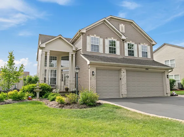 1961 Broadsmore Dr, Algonquin, IL 60102