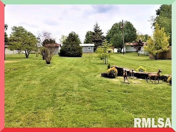 3rd image of 135 Evergreen Dr