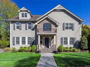 121 Harvard Avenue, Rockville Centre, NY 11570