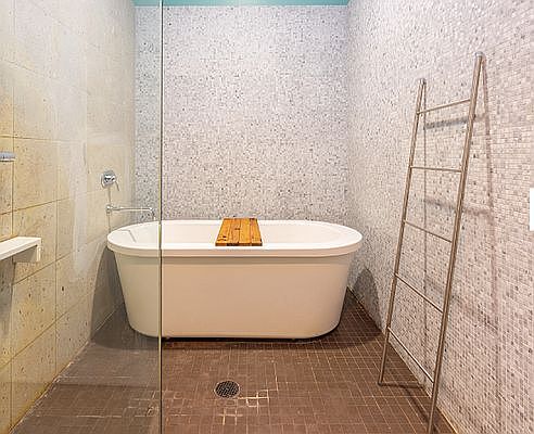 3rd image of 2728 Thomson Ave Unit 303
