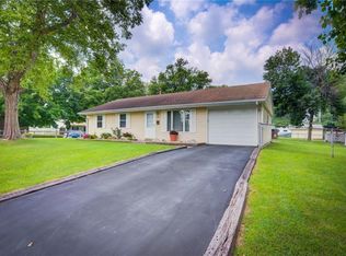 44 Meadowlark Dr, Decatur, IL 62526