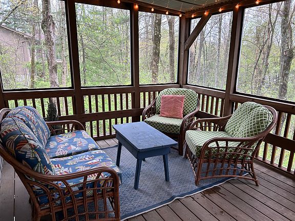 Screen porch
