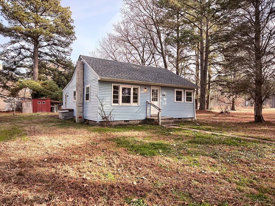40 Lilac Ln